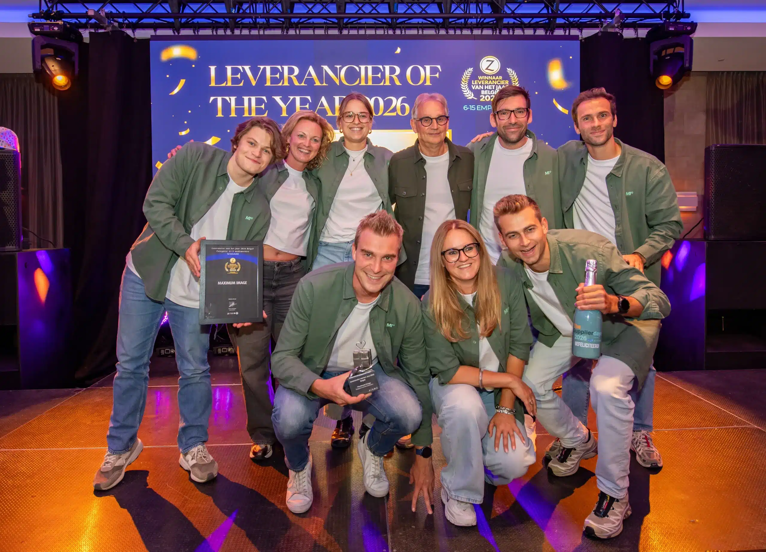 L’équipe de Maximum Image avec le prix Fournisseur de l’année 2026 Belgique
