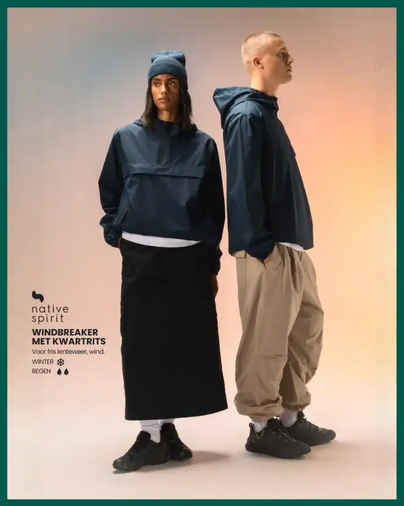 Native Spirit Waterdichte windbreaker met kwartrits gedragen door een model